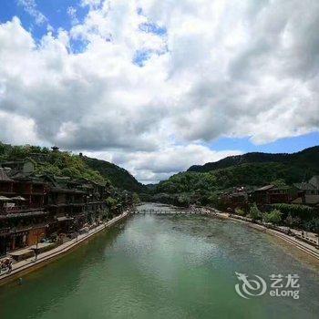 凤凰正中客栈酒店提供图片