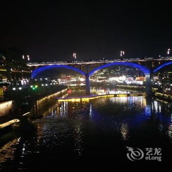 凤凰正中客栈酒店提供图片