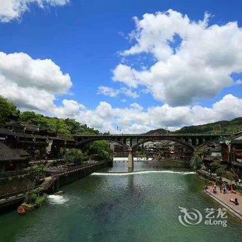 凤凰正中客栈酒店提供图片