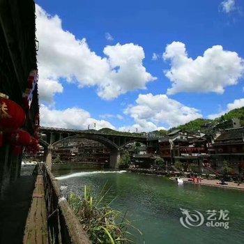 凤凰正中客栈酒店提供图片