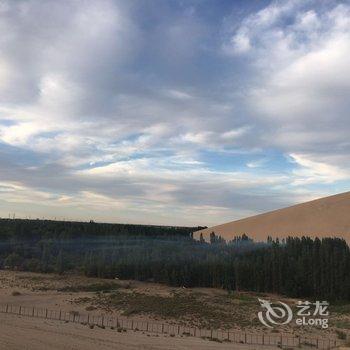 敦煌游多多鸣沙山沙漠露营基地酒店提供图片