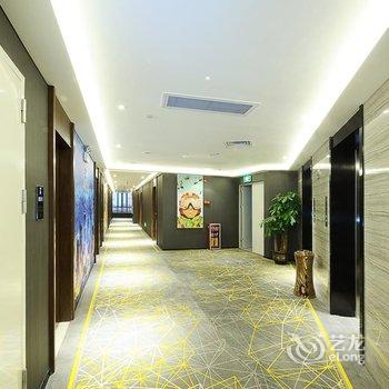 zmax潮漫酒店(广州三元里地铁站店)酒店提供图片