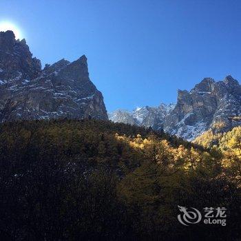 稻城亚丁村后夏多民居酒店提供图片