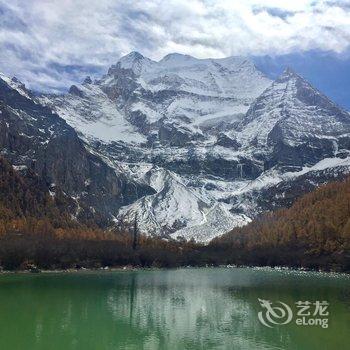 稻城亚丁村后夏多民居酒店提供图片