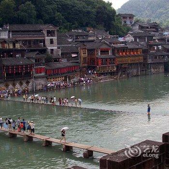 凤凰聆风水岸客栈酒店提供图片