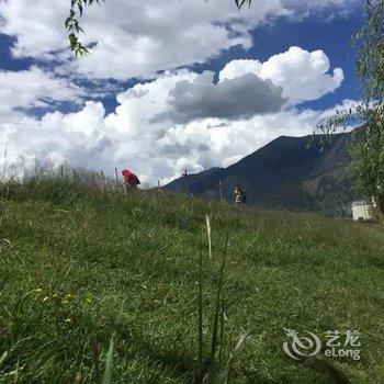 林芝贰加贰天缘游多多客栈酒店提供图片