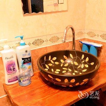 丽江泸沽湖原色客栈酒店提供图片