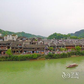 凤凰快乐时光客栈酒店提供图片