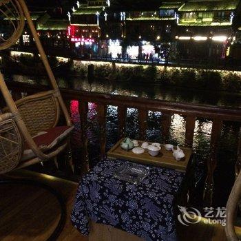 凤凰快乐时光客栈酒店提供图片