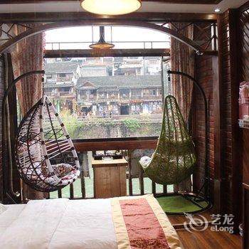 凤凰快乐时光客栈酒店提供图片