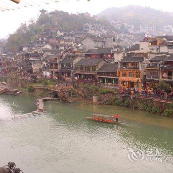 凤凰快乐时光客栈酒店提供图片