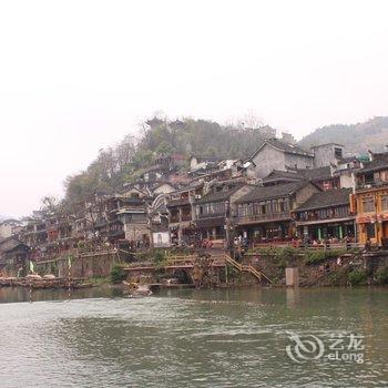 凤凰快乐时光客栈酒店提供图片