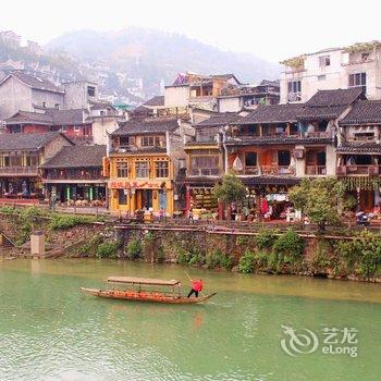凤凰快乐时光客栈酒店提供图片