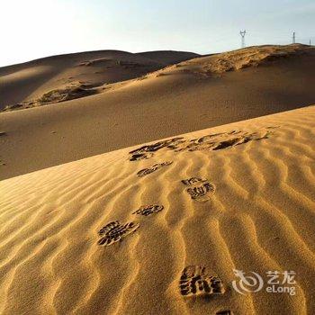 敦煌鸣沙山月牙泉沙漠露营特色住宿酒店提供图片