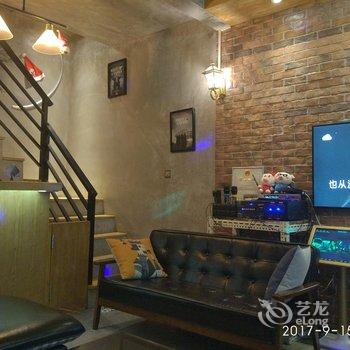 深圳较场尾纸牌屋客栈酒店提供图片