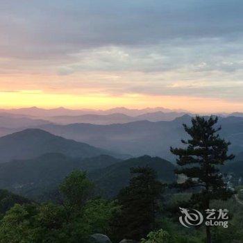 罗田薄刀峰紫雾山庄酒店提供图片