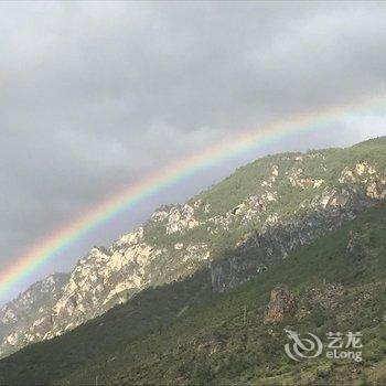 稻城县伦平顺发酒店酒店提供图片