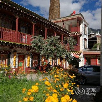 丹巴东女谷山庄酒店提供图片