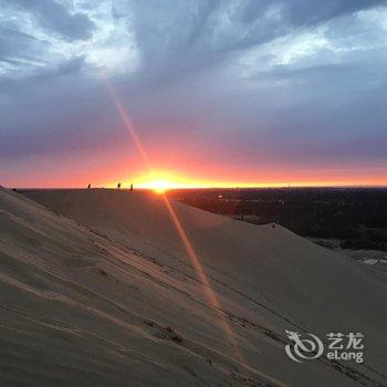 敦煌小城大漠国际沙漠露营基地住宿酒店提供图片