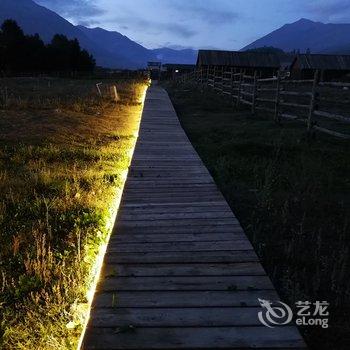 布尔津禾木鹿野乡村旅馆酒店提供图片