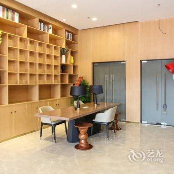 窝趣服务式公寓(绿地滨江汇店)酒店提供图片