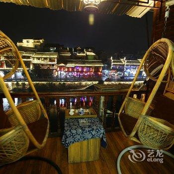 凤凰快乐时光客栈酒店提供图片