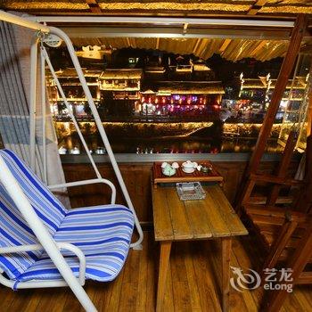 凤凰快乐时光客栈酒店提供图片