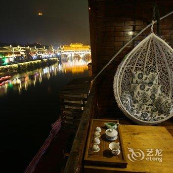 凤凰快乐时光客栈酒店提供图片