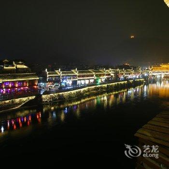 凤凰快乐时光客栈酒店提供图片