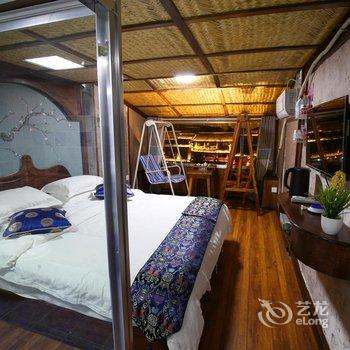 凤凰快乐时光客栈酒店提供图片