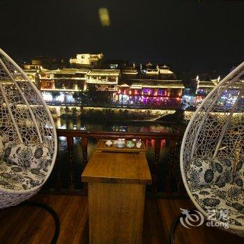 凤凰快乐时光客栈酒店提供图片