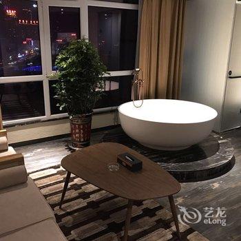Q+旬阳双鱼影院式主题酒店酒店提供图片