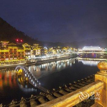 凤凰映月桥江景客栈酒店提供图片