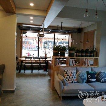 四姑娘山九月山间艺术酒店用户上传图片