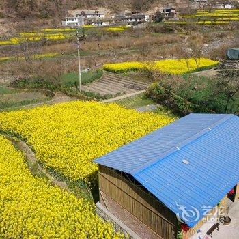 泸定登巴连锁客栈(牛背山民居分店)酒店提供图片