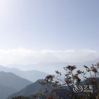 泸定登巴连锁客栈(牛背山民居分店)酒店提供图片