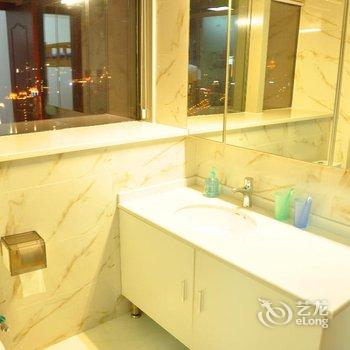 重庆六间房子全江景青年旅舍解放碑店酒店提供图片