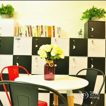 重庆六间房子全江景青年旅舍解放碑店酒店提供图片