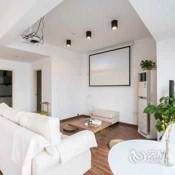 重庆卷耳江景酒店公寓日月光店酒店提供图片