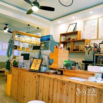 镇远一杯回忆主题客栈河景店酒店提供图片