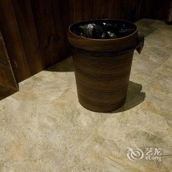 西江精品卧龙主题酒店酒店提供图片