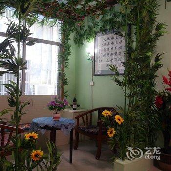 凤凰一家人客栈酒店提供图片