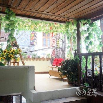 凤凰一家人客栈酒店提供图片