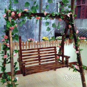 凤凰一家人客栈酒店提供图片