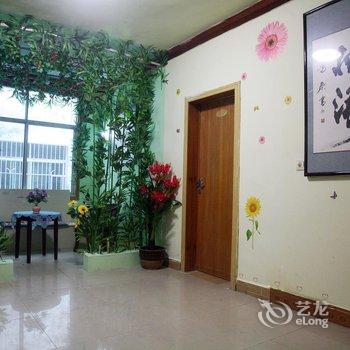 凤凰一家人客栈酒店提供图片
