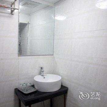 凤凰一家人客栈酒店提供图片