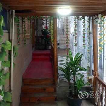 凤凰一家人客栈酒店提供图片