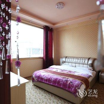 理塘藏地印象假日酒店酒店提供图片