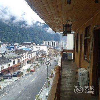 海螺沟原木坊客栈酒店提供图片