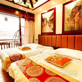 凤凰沱江一家人吊脚楼江景度假民宿酒店提供图片